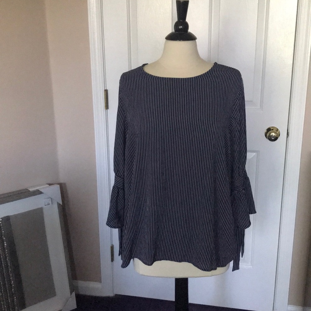 Bell sleeve top